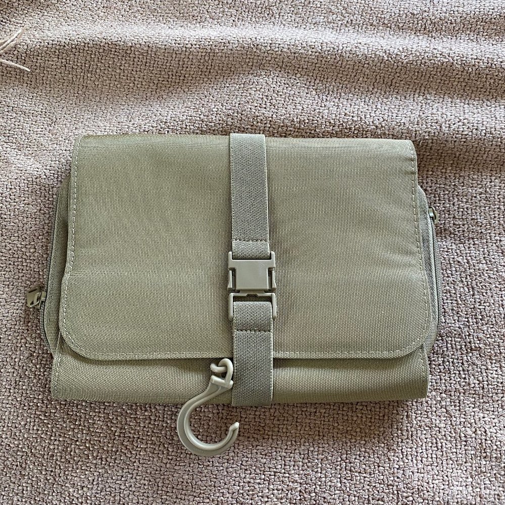 NWOT MUJI Japan Green Hanging Dopp Kit Bag